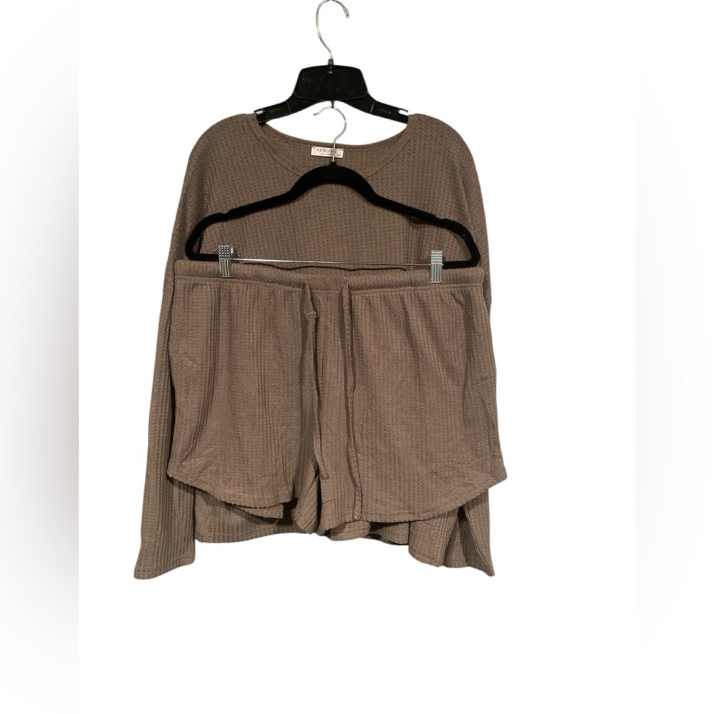 Ekouer size 2XL brown waffle knit long-sleeve top and shorts loungewear set.